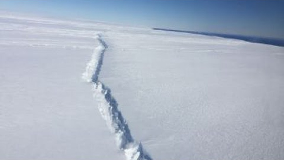 70-Mile-Long Crack in Antarctica