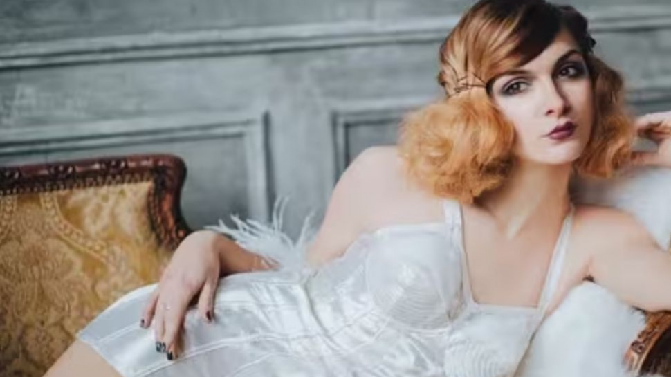 24 Boudoir Photography Ideas to Make Clients Feel Amazing