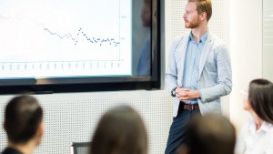 Tech-Enhanced Presentations: UAE Trends in Animation, AR, and Data Visualization