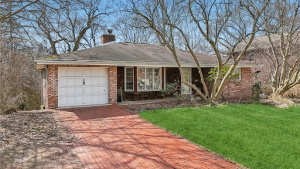 Why Experienced Realtors Are Crucial for High-End Property Sales