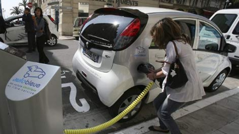 Would you like to buy an electric or a hybrid car?