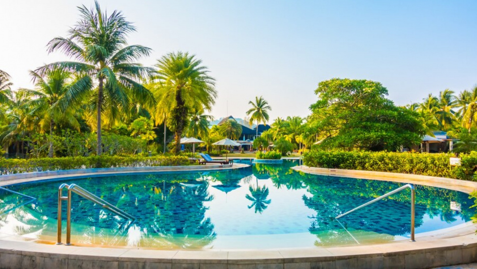 Houston Pools with Built-In Lighting &amp;amp; Features