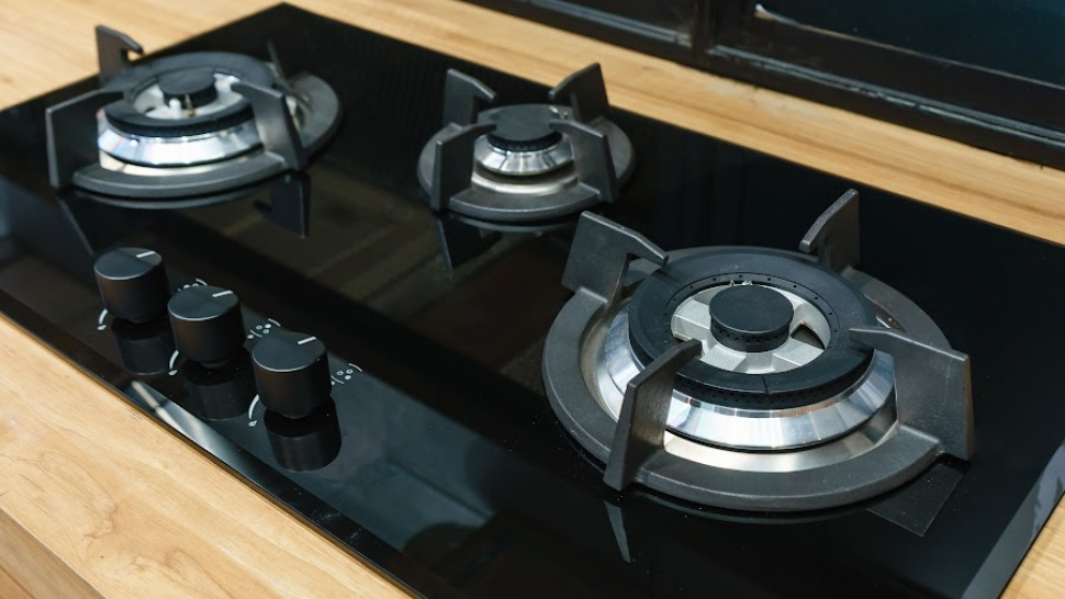 How Does a Gas Stove Work? A Comprehensive Guide.